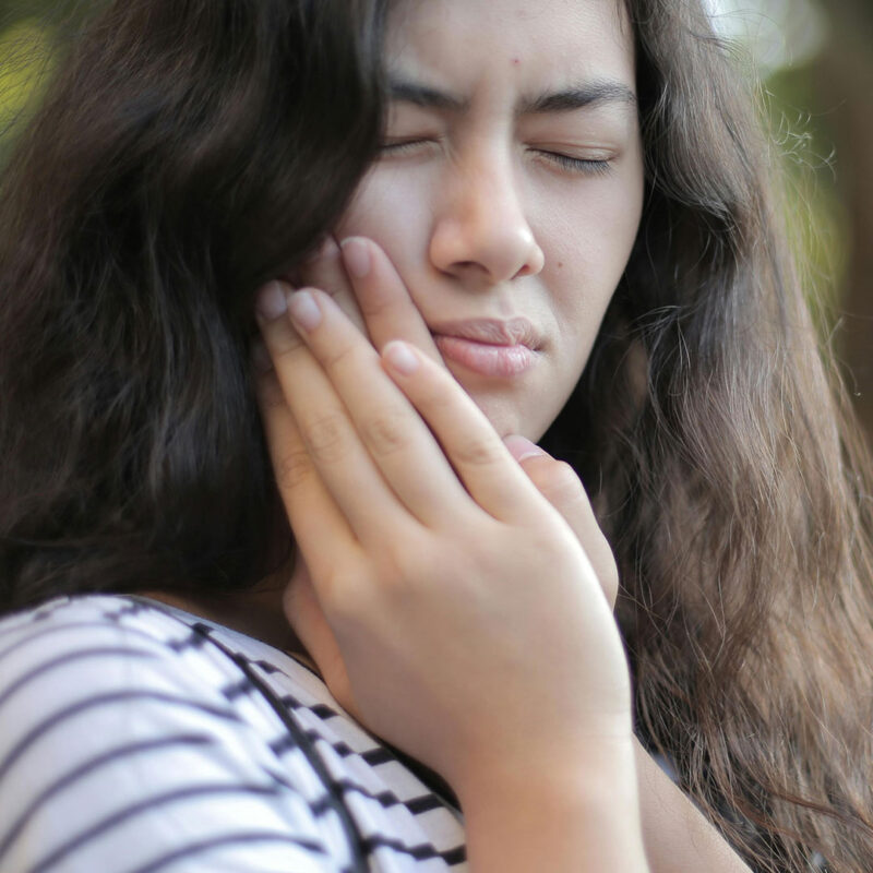 Dolor de dientes por nervios o estrés: causas y soluciones